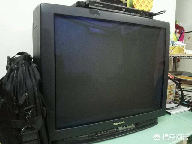 農(nóng)村有小販回收舊電視機(jī)有回收展架的嗎，幾十塊錢賣掉虧不虧？
